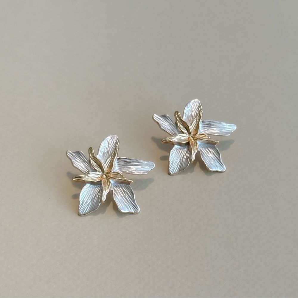 Flower statement earrings N1095